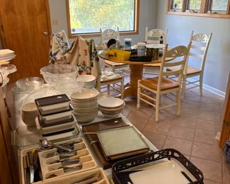 drop-leaf breakfast table and 6 chairs
