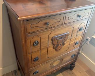 Chest of Drawers (4) drawers $ 275.00
32.5”w 18”d 47”t
