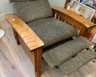 Grey recliner $250.00
34”w 40”d 38”t