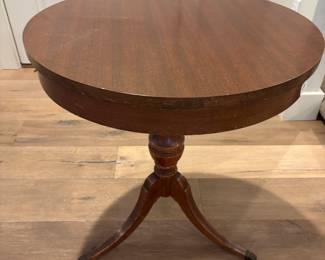 Duncan Phyfe Round side table $95.00
23.5”diameter 26”t