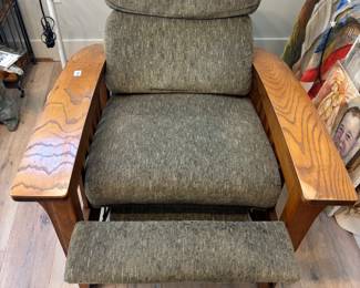 Grey recliner $250.00
34”w 40”d 38”t