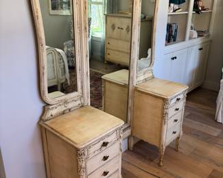 1915 New Orleans 7 pcs bedroom set
$1,800.00. Set Bed, side table, chest, vanity, desk, chair & rocker