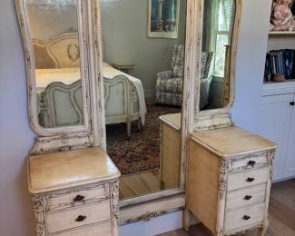 1915 New Orleans 7 pcs bedroom set
$1,800.00. Set Bed, side table, chest, vanity, desk, chair & rocker