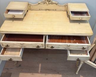 1915 New Orleans 7 pcs bedroom set
$1,800.00. Set Bed, side table, chest, vanity, desk, chair & rocker