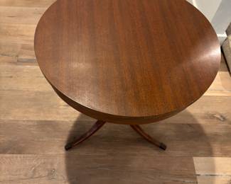 Duncan Phyfe Round side table $95.00
23.5”diameter 26”t