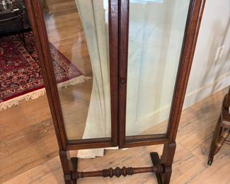 Theatre Poster Display $950.00
24”w 18”d 48”t