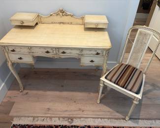 1915 New Orleans 7 pcs bedroom set
$1,800.00. Set Bed, side table, chest, vanity, desk, chair & rocker