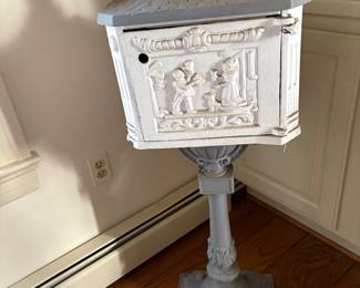 Cast aluminum mailbox