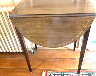 Pair/Brandt (Hagerstown, MD) drop leaf Pembroke tables