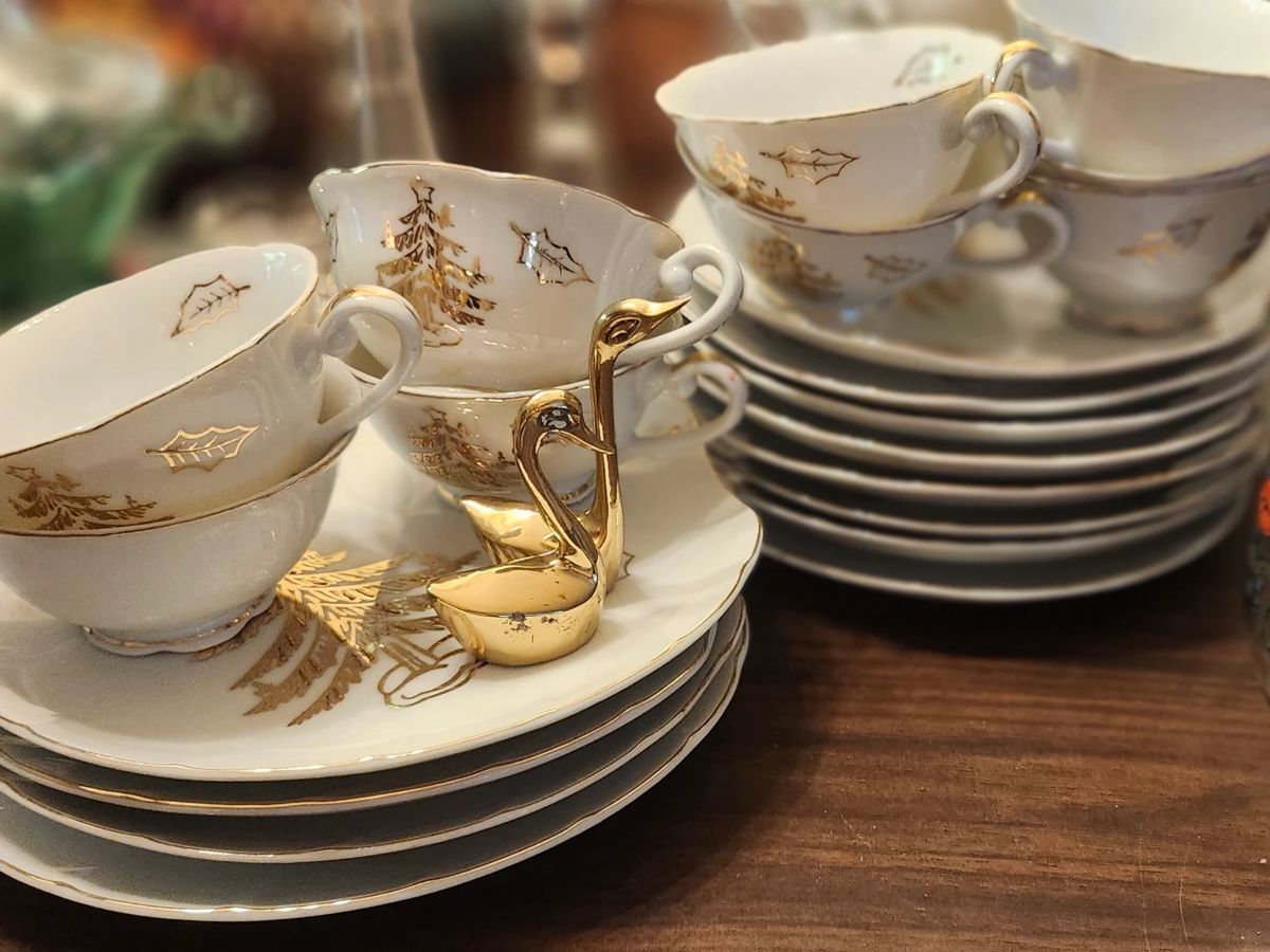 Christmas Lefton "Golden Tree"  Luncheon Plates & Cups, 12 place,  Brass Swan Figurines.