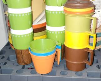 Vintage Tupperware Harvest Color Coffee Mugs. Set Of 6 New-Mar Avocado and Wood Hue Insulated Coffee Mugs, Castor Corp Margarine Containers.
