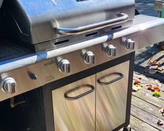 Charbroil Grill. Good Condition. Clean.