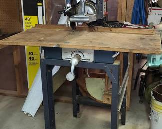 Radial arm saw