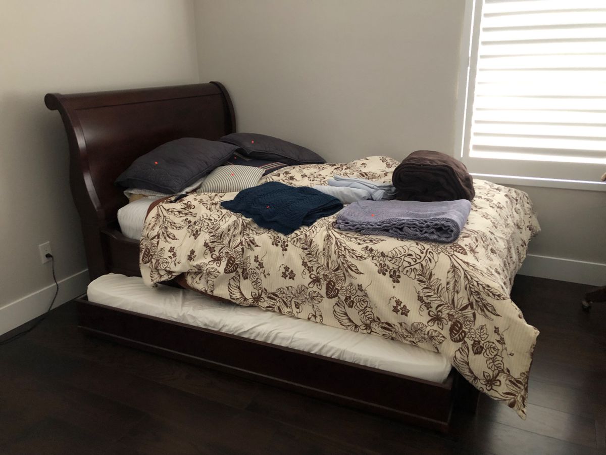 Trundle bed