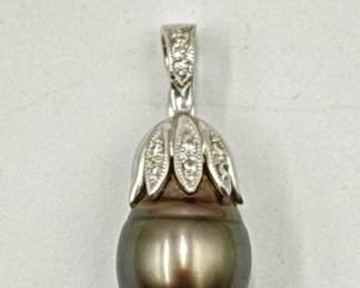 18k pearl pendant