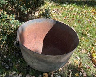 Cast iron kettle (with crack)