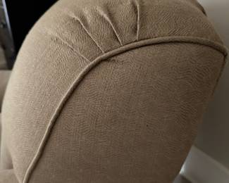 Henredon Chaise. Measures 32" W x 55" L. Photo 4 of 5.