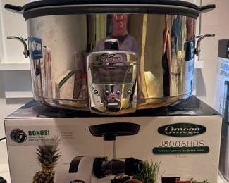 Omega J8006HDS Juicer & All-Clad Slow Cooker. 