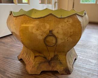 Tole Planter / Cachepot. Photo 1 of 2.