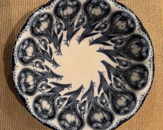 Vintage Maddock Sons Triumph Pattern Flow Blue Wash Basin. Measures 17" D x 6" H. Photo 1 of 4.