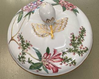 Spode Stafford Flowers Lidded Casserole. Photo 2 of 3.