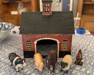 Vintage Cast Iron Barn Set, Barnyard Animal Set, 1930's. Photo 1 of 2.