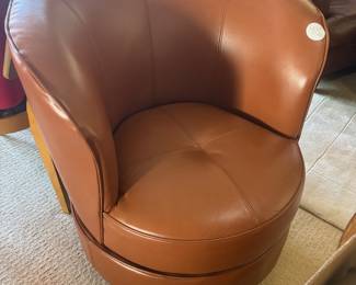 Barrel Leather Swivel chair