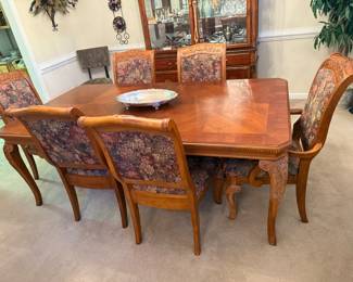 Pre-sell item priced at 775.00. Mint dining room table and 6 chairs. See details section.