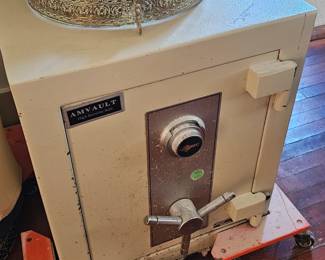 Vintage safe, heavy,  no combination 