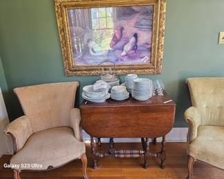 Foldable table, two velvet cairs