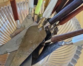 Lots of retro cake servers