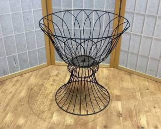 Wire plant holder