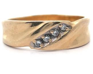 Natural Diamond Four-Stone Scalloped Band in Yellow Gold