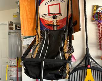 #61 - $54 - Fold a hoop wall basket ball game with new balls
