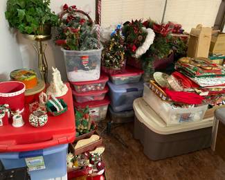 Vintage Christmas waiting to be unpacked - pictures coming soon 