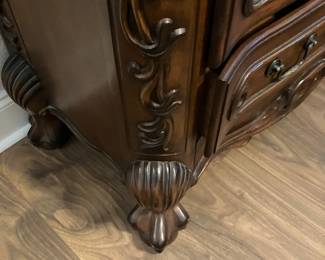 9 450.00 Dresser with beveled mirror 2 jewelry drawers - 6 drawers & cabinet with 2 shelves 70W19Dx38H - Mirror 51Tx55