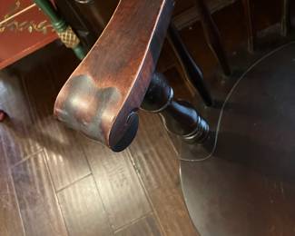 21 150.00 Nichols & Sons Mass Spindle American colonial style chair