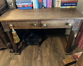 66 450.00 Antique tiger Oak desk with colums 42Wx20Dx30H with chair