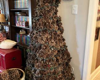26 80.00 Pinecone christmas tree 20x72