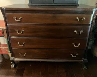 5 450.00 Antique mahogany 4 chest drawers (burn on top) 46Wx21Dx37H