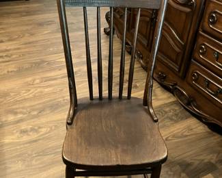 66 450.00 Antique tiger Oak desk with colums 42Wx20Dx30H with chair