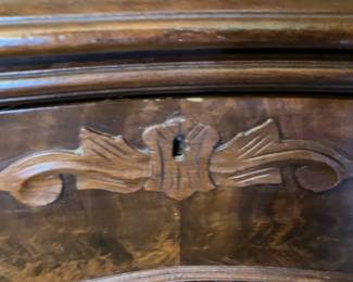 40 550.00 American 19th century walnut chest 5 drawers 41Wx18Dx43H