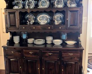 28 450.00 Ethan Allen hutch "Old Tavern" 66Wx18x77