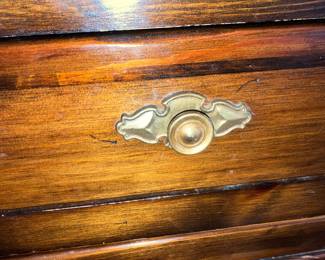 28 450.00 Ethan Allen hutch "Old Tavern" 66Wx18x77