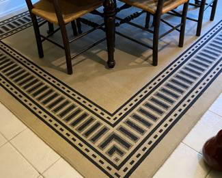 44 60.00 Rug black & beige 10'2"x7'9"