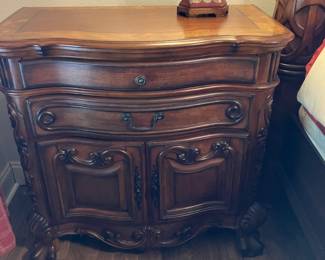 10 600.00 Set of 2 night chests 2 drawers & cabinet with 2 shelves 36Wx19Dx35H