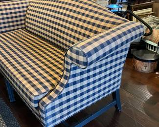 14 250.00 Town & Country Furnishing Checkers setee dark blue and tan 72Wx31Dx36H