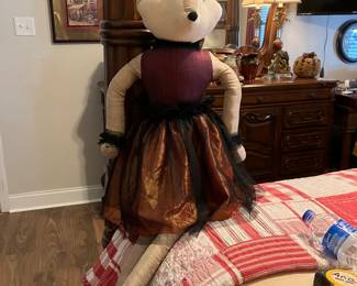 70 48.00 Mousie doll