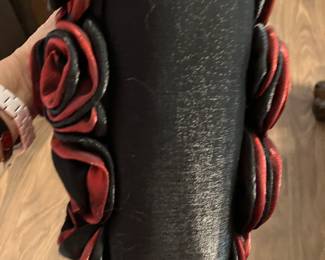 103 100.00 Sasha Rare Vintage 3D Red Black Roses