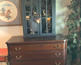 5 450.00 Antique mahogany 4 chest drawers (burn on top) 46Wx21Dx37H